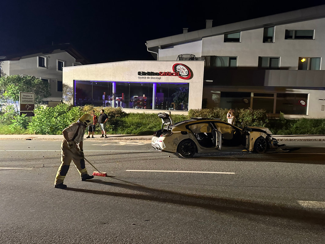 Verkehrsunfall B311 - Freiwillige Feuerwehr Saalfelden